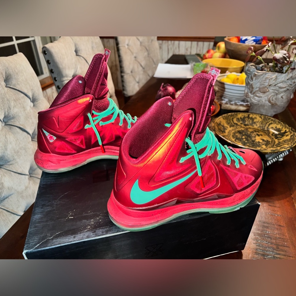 *** NO LONGER AVAILABLE!!!      NIKE Lebron 10 Christmas